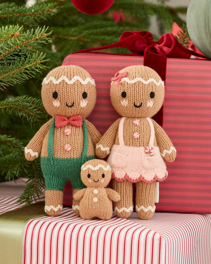 Tiny gingerbread family