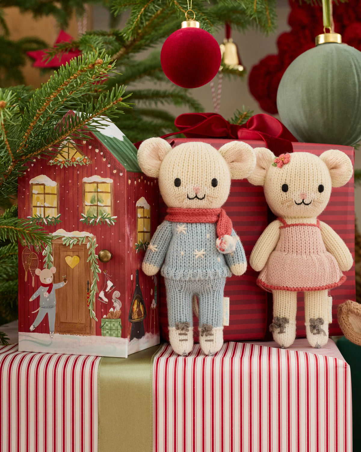 Tiny skating mice family