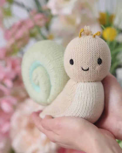 Baby snail (morning dew)